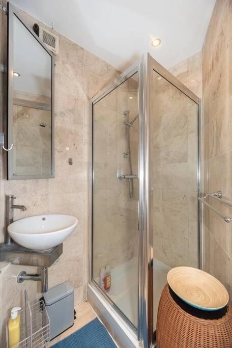 Discover London Central 2 Bedroom In Kensington 外观 照片